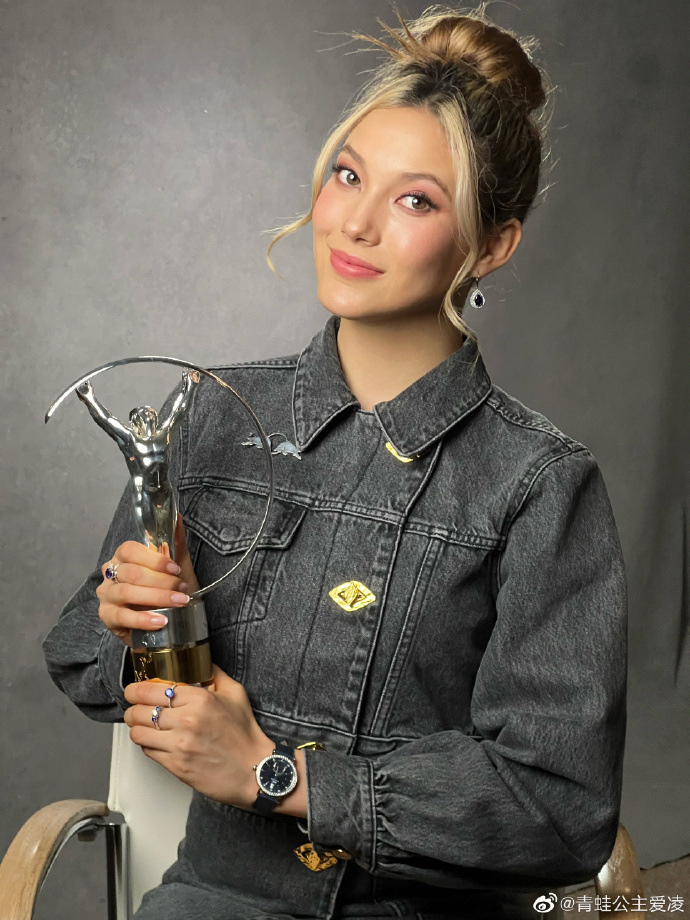 谷爱凌拿下“劳伦斯年度最佳极限运动员”大奖。
