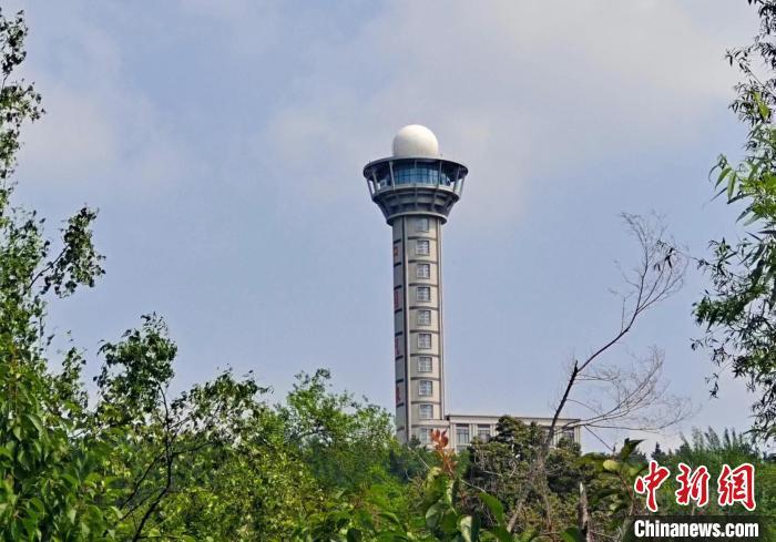 8月1日，长春市C波段双偏振天气雷达投入业务运行，这是吉林省首部投入业务运行的双偏振天气雷达。　张文哲 摄