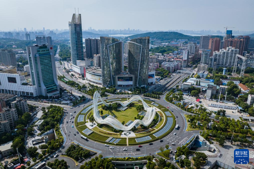 6月14日，空中俯瞰武汉光谷广场综合体。新华社记者伍志尊 摄