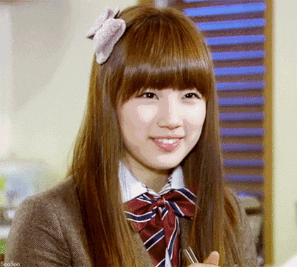 裴秀智16岁女团出道,从《dream high》开始走到今天的《安娜》,用13年