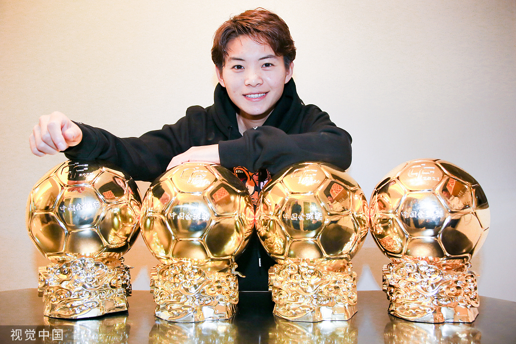 王霜和她的中国女足金球奖。