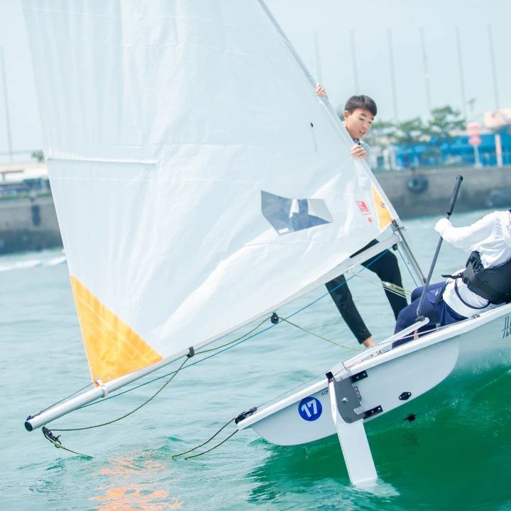 一起走进青春热血的帆船少年的自由夏天！