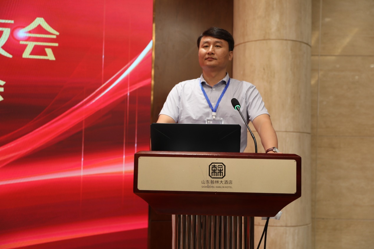 副会长兼秘书长刘强作工作报告