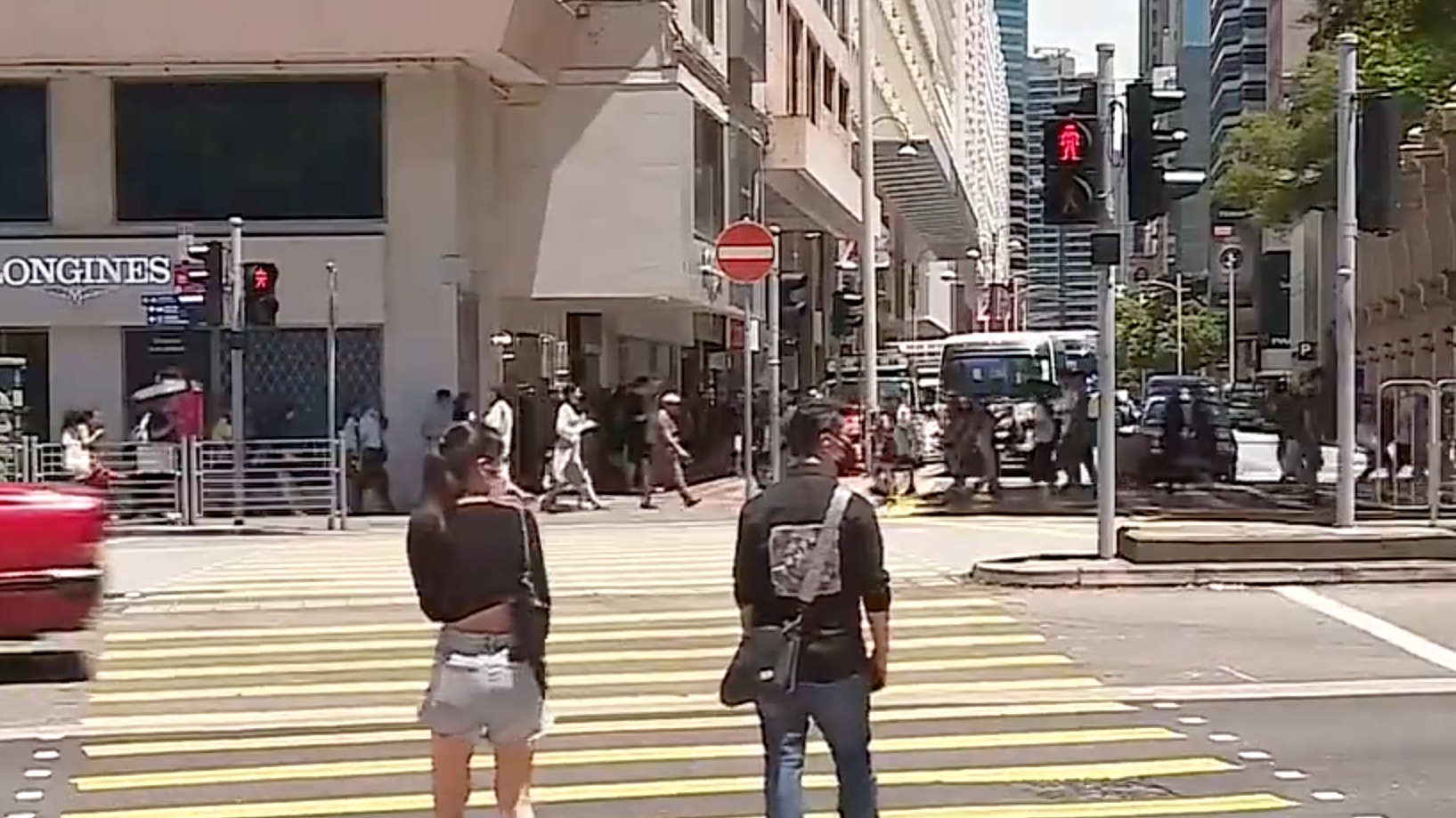 记者观察｜香港闹市5分钟内逾10人闯红灯