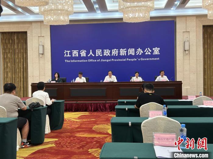 图为3日，江西省政府新闻办举行江西省防汛抗旱工作新闻发布会。朱莹 摄