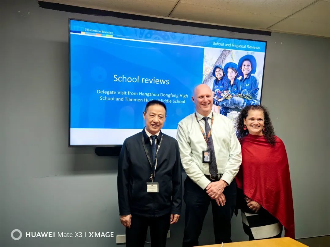 王庆中校长与考核行政组总经理 Michelle Galt 女士以及考核行政组资深校长兼考核官 Stephen Bobby 先生合影