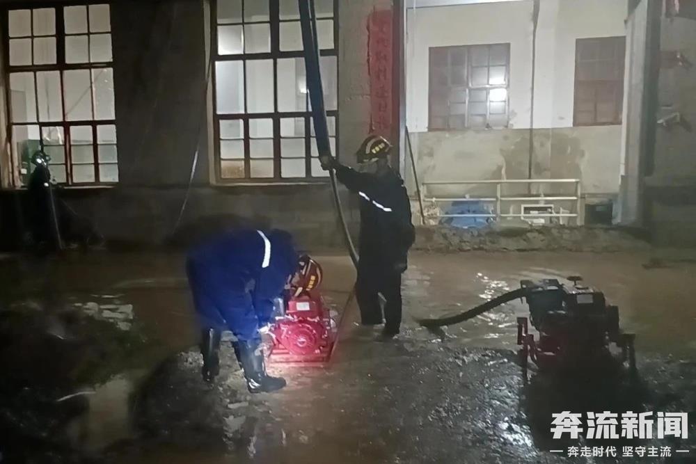 暴雨突襲 慶陽消防逆流救援(24314288)-20230731115051.jpg