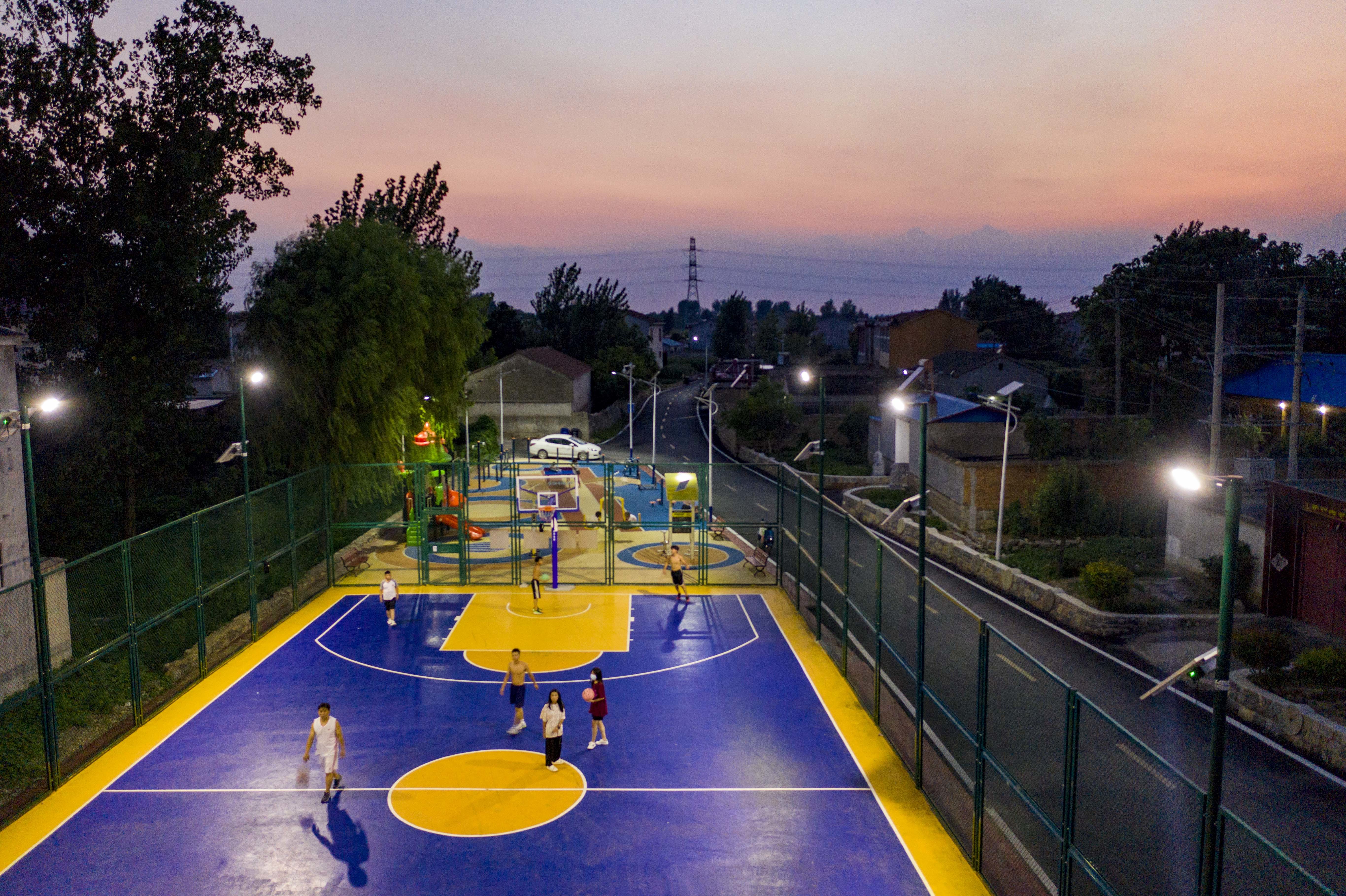 铺就乡村振兴“文化底色”——淮北杜集区石台镇梧在村民家门口建体育公园