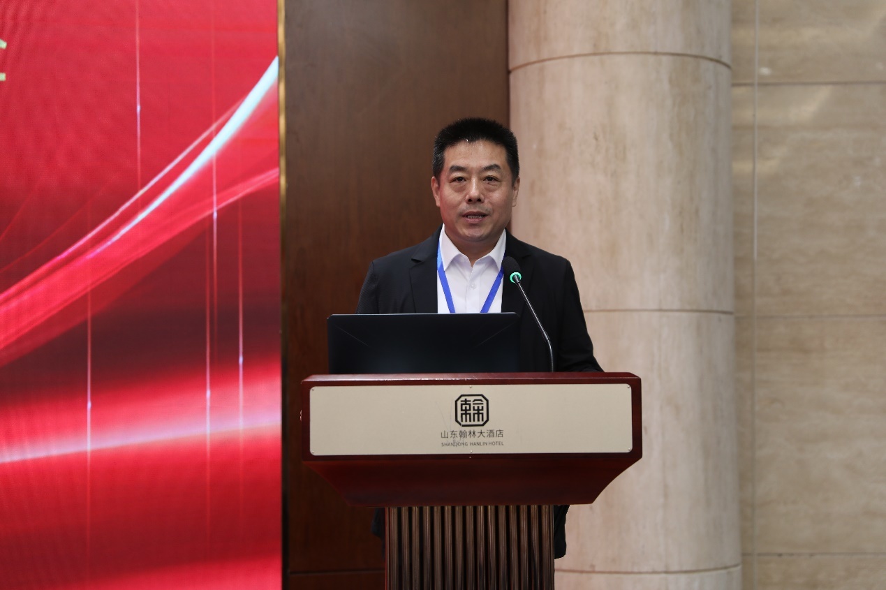 优秀校友代表、校友副会长尹彦林发言