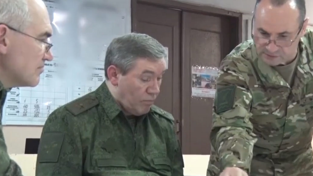 俄媒：俄军总参谋长现身扎波罗热前线指挥所