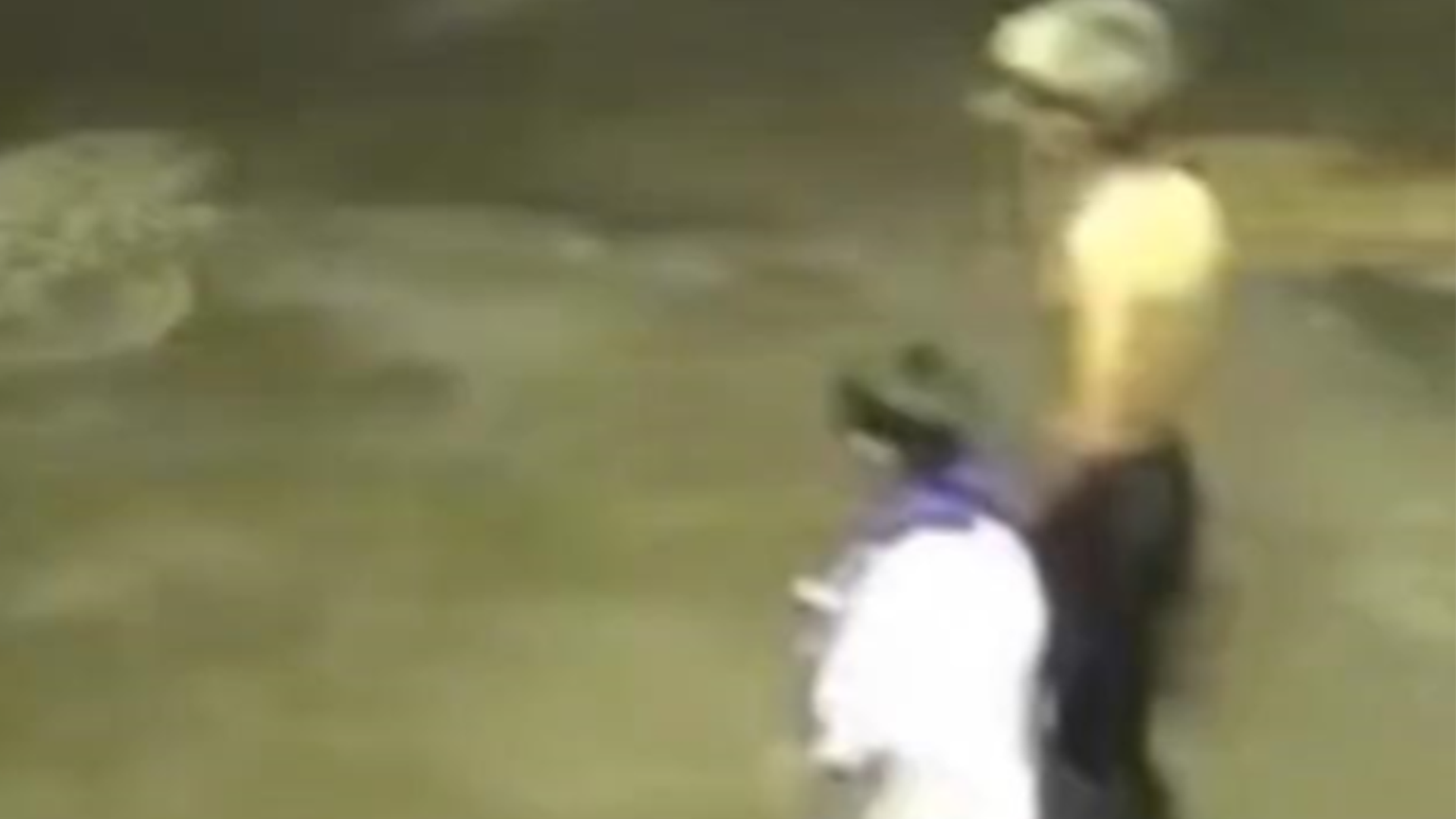 8岁男孩走失彻夜未归，被14岁的黄发少年收留照顾，黄发少年：我以为他和我一样没有家