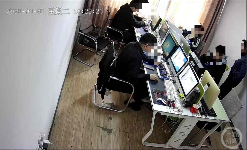 ▲诈骗团伙的办公室。 图片来源/受访者供图