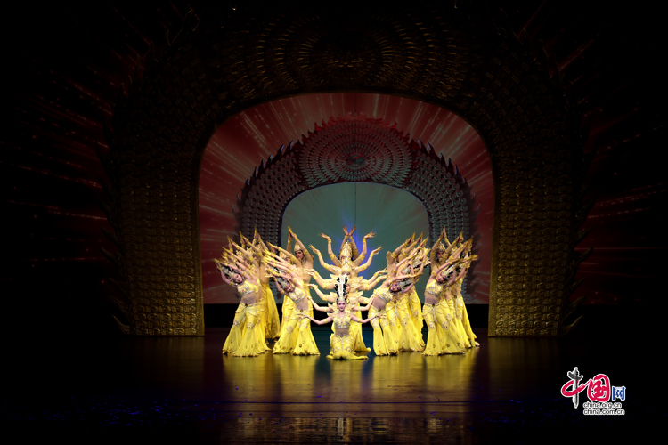 大型情景音画剧《千手千眼》演出剧照(拍摄于7月29日)中国网记者 郑伟 摄