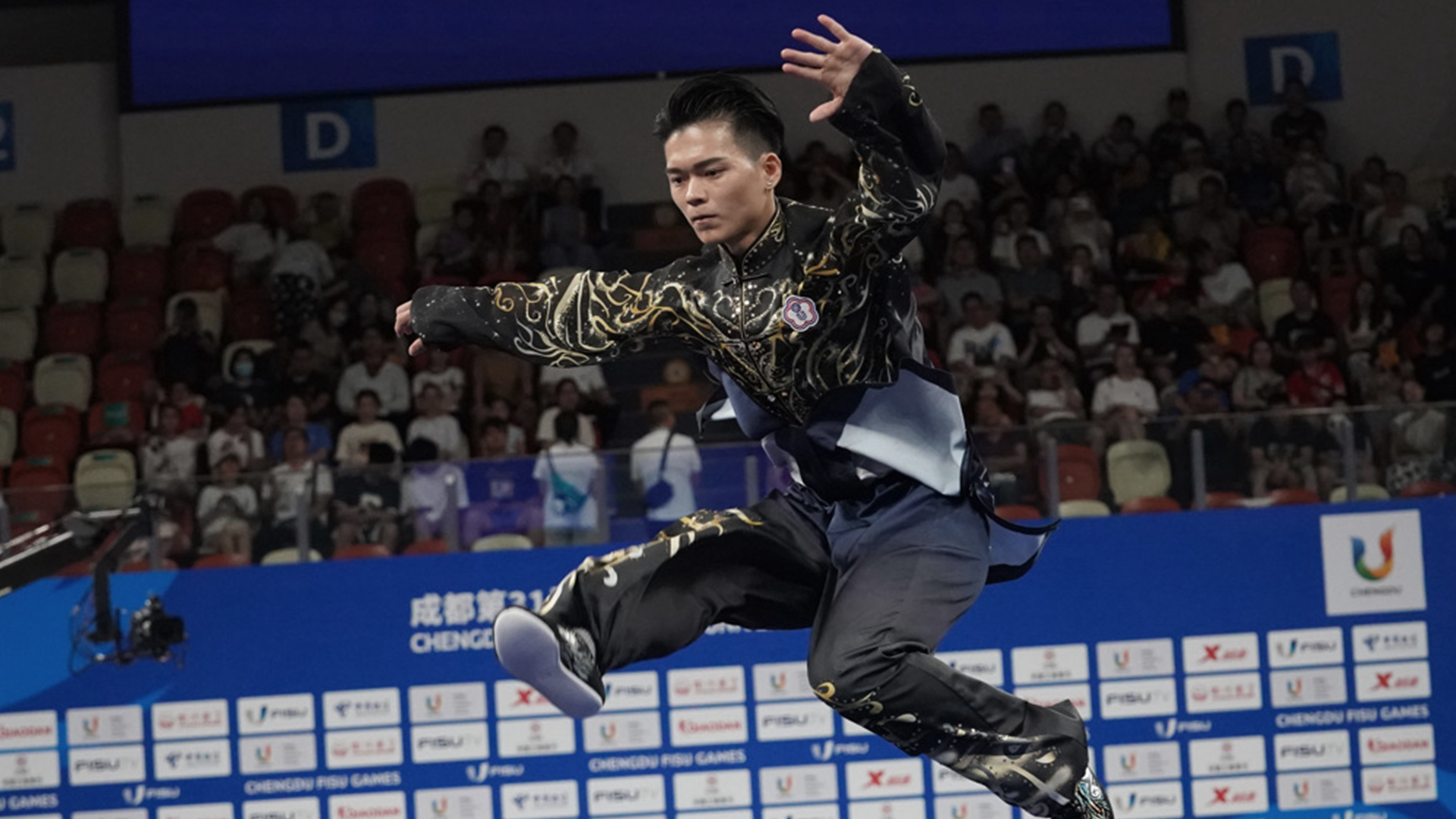 祝贺！孙家闳夺得大运会中国台北代表团首金，比赛配乐是《我爱你，中国》