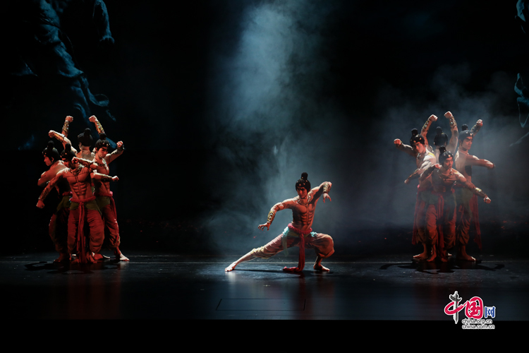 大型情景音画剧《千手千眼》演出剧照(拍摄于7月29日)中国网记者 郑伟 摄