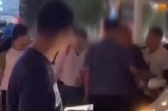 兰州运管抓“黑车”时撞倒摩托车 交警：摩托车驾驶员伤情不严重