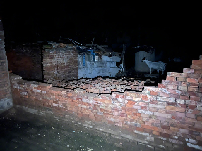 山东平原县已发生余震52次，10人受伤，74处房屋倒塌