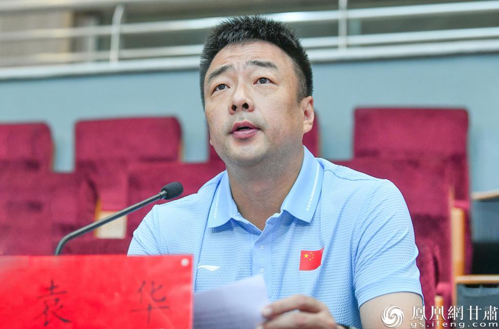 中国乒乓球协会全民健身部部长袁华说，乒乓球要在全民健身国家战略中发挥引领作用。