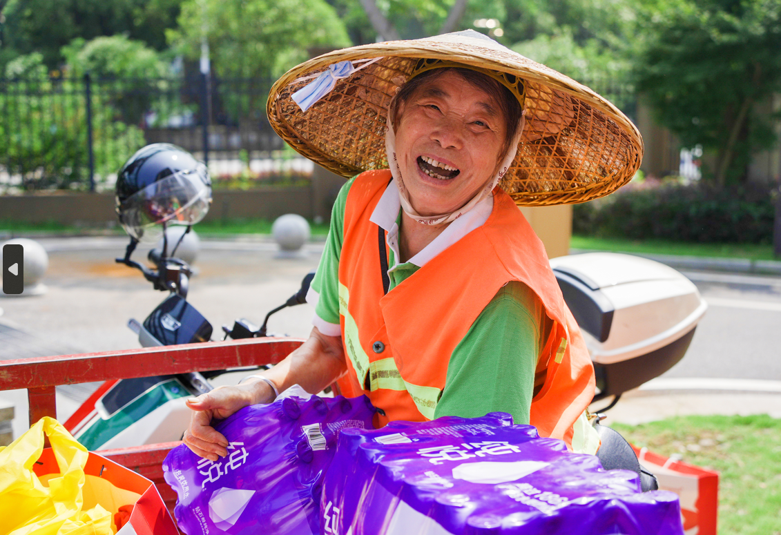 中粮可口可乐携手华润万家湖南公司 助力高温工作者“悦享一夏,清凉万家”