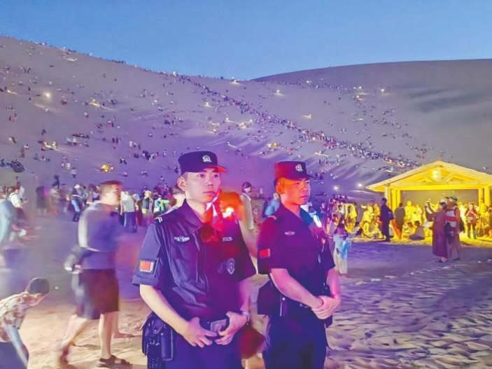 敦煌:“5A”警务服务“5A”景区