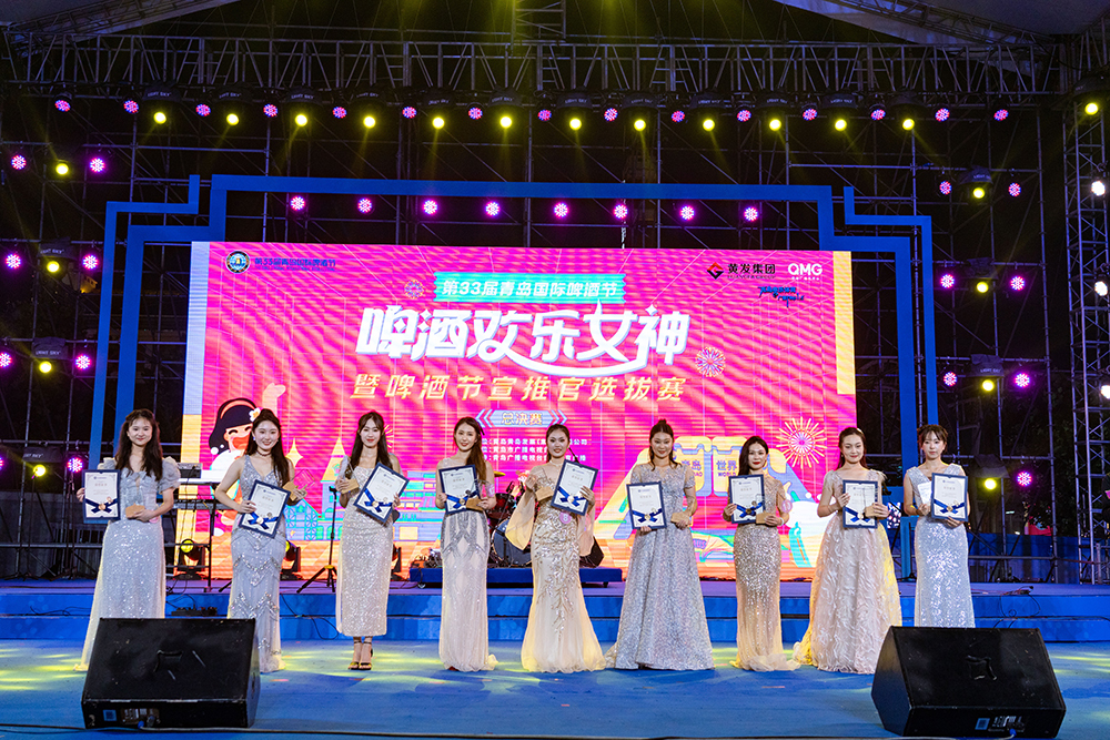 青岛小嫚韩如意摘啤酒节史上首位“啤酒欢乐女神”桂冠