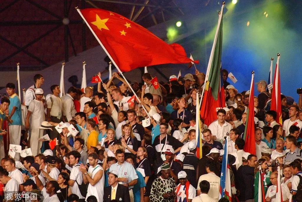 2001年各国运动员在北京大运会闭幕式上狂欢