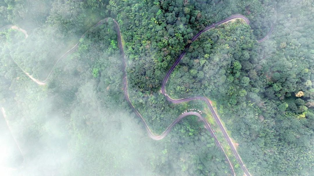 宜丰县：“云”上公路入画来（图）