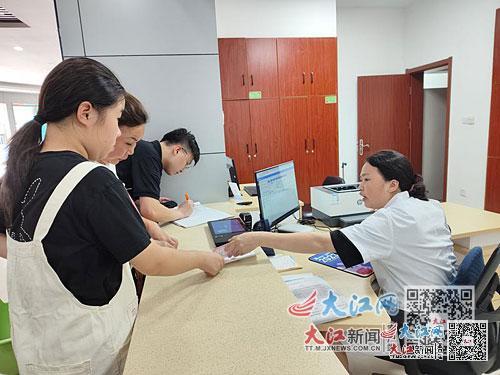 办理接种手续现场