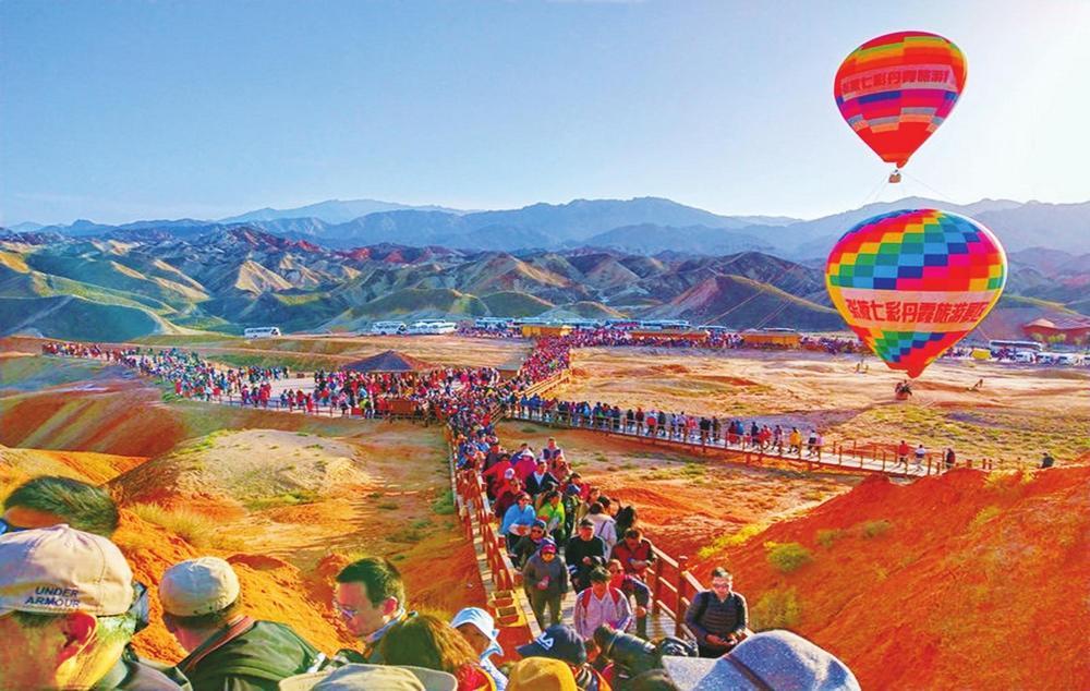 张掖七彩丹霞游客接待量创新高 “留”量密码是啥