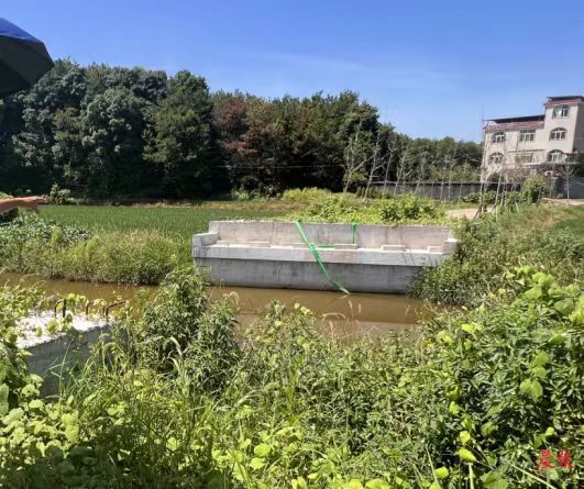 万年县双园桥危桥重建项目停工成“烂尾桥” 村民出行难