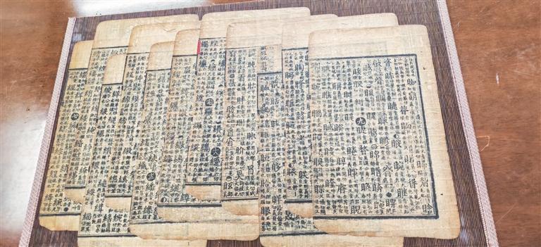 等待修复的古籍 甘肃省古籍保护中心提供
