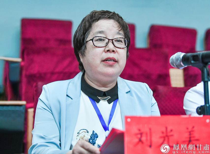 武威市人大常委会副主任刘光美诚邀嘉宾在赛事间隙感受“天马行空&middot;自在武威”的魅力