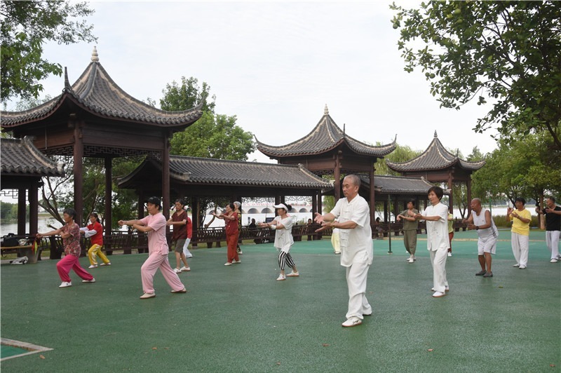公园晨练(图)凤凰网江西_凤凰网