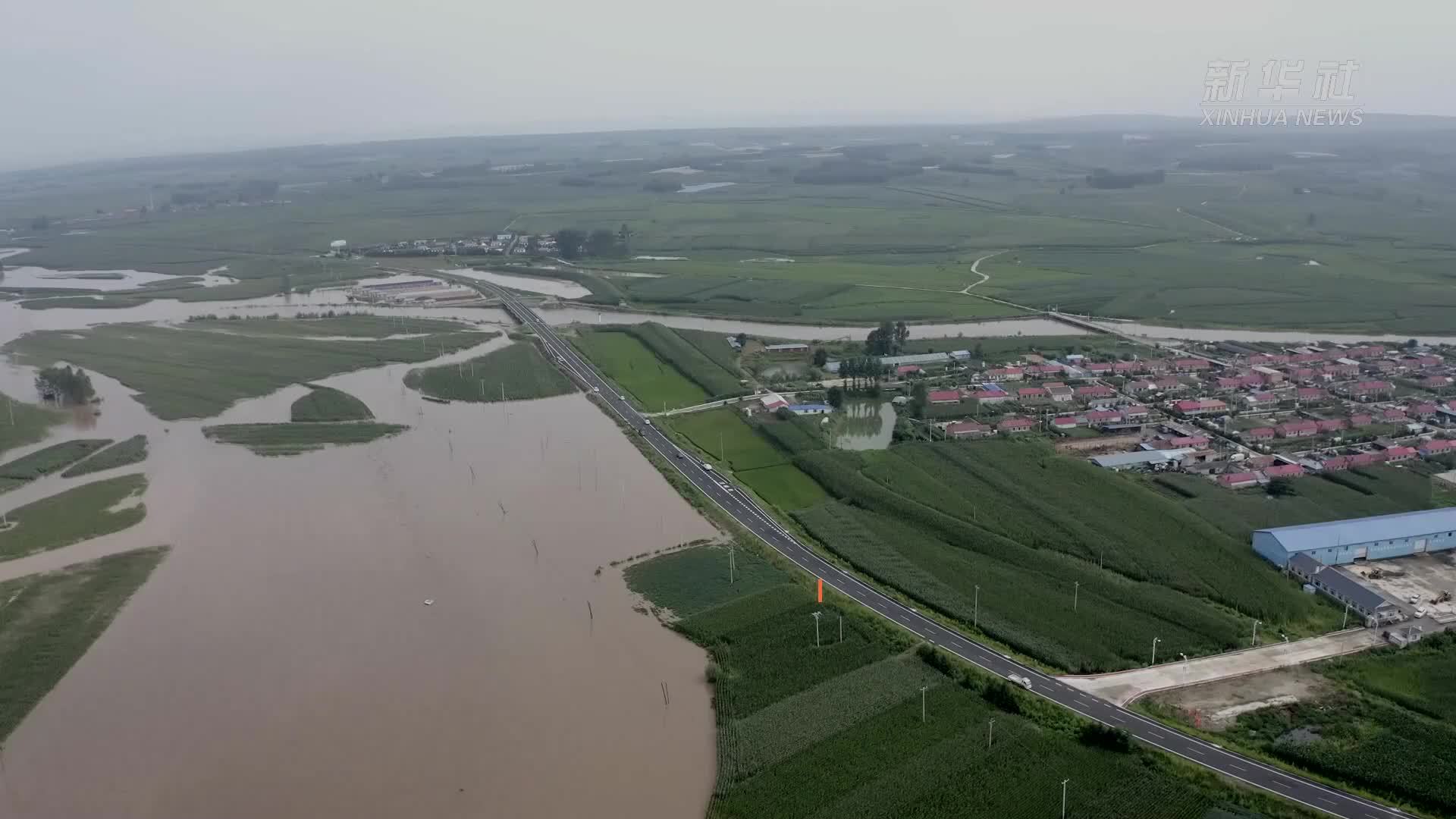 吉林延边：电力部门抢修受损线路