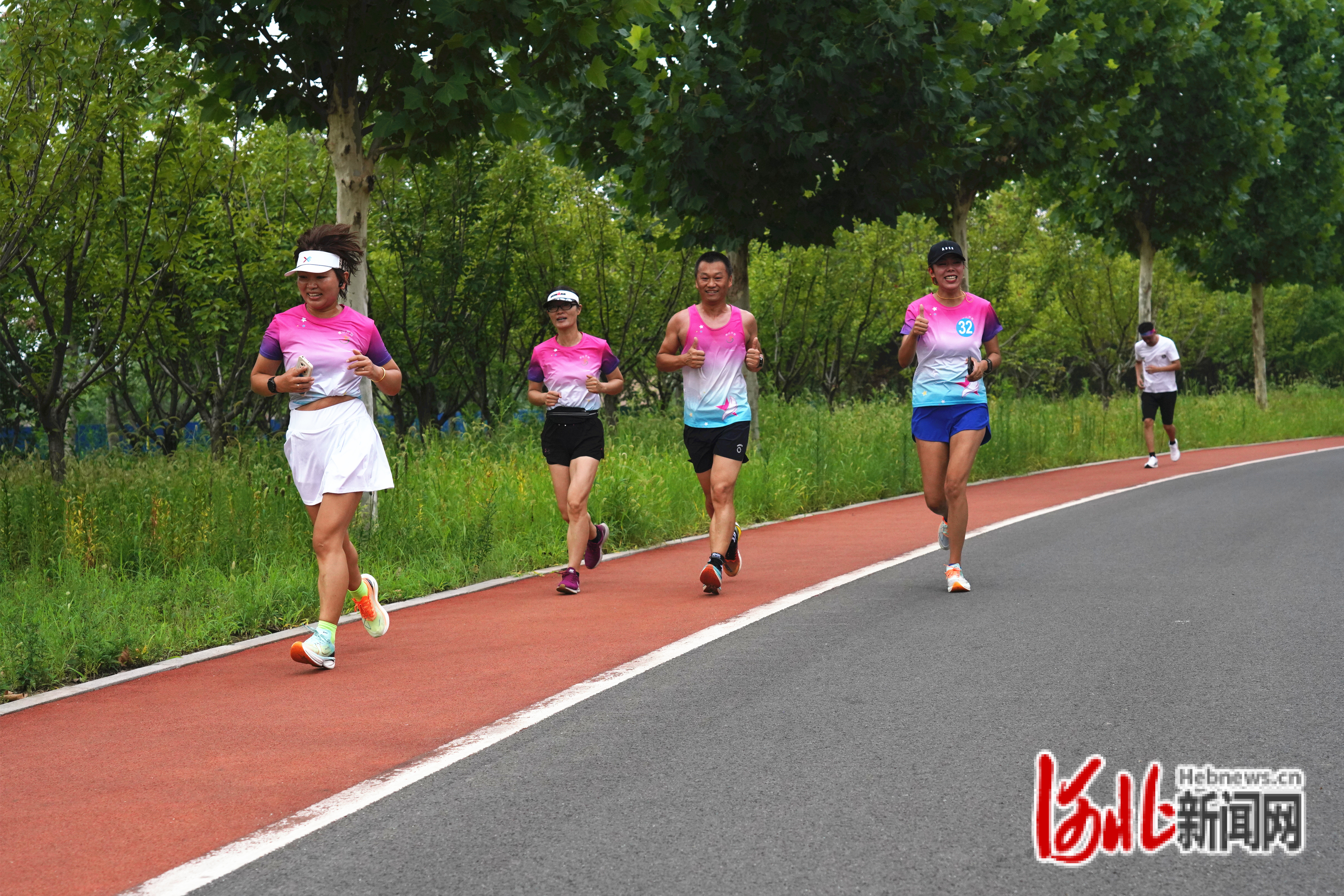 “微光晨跑”活动现场。