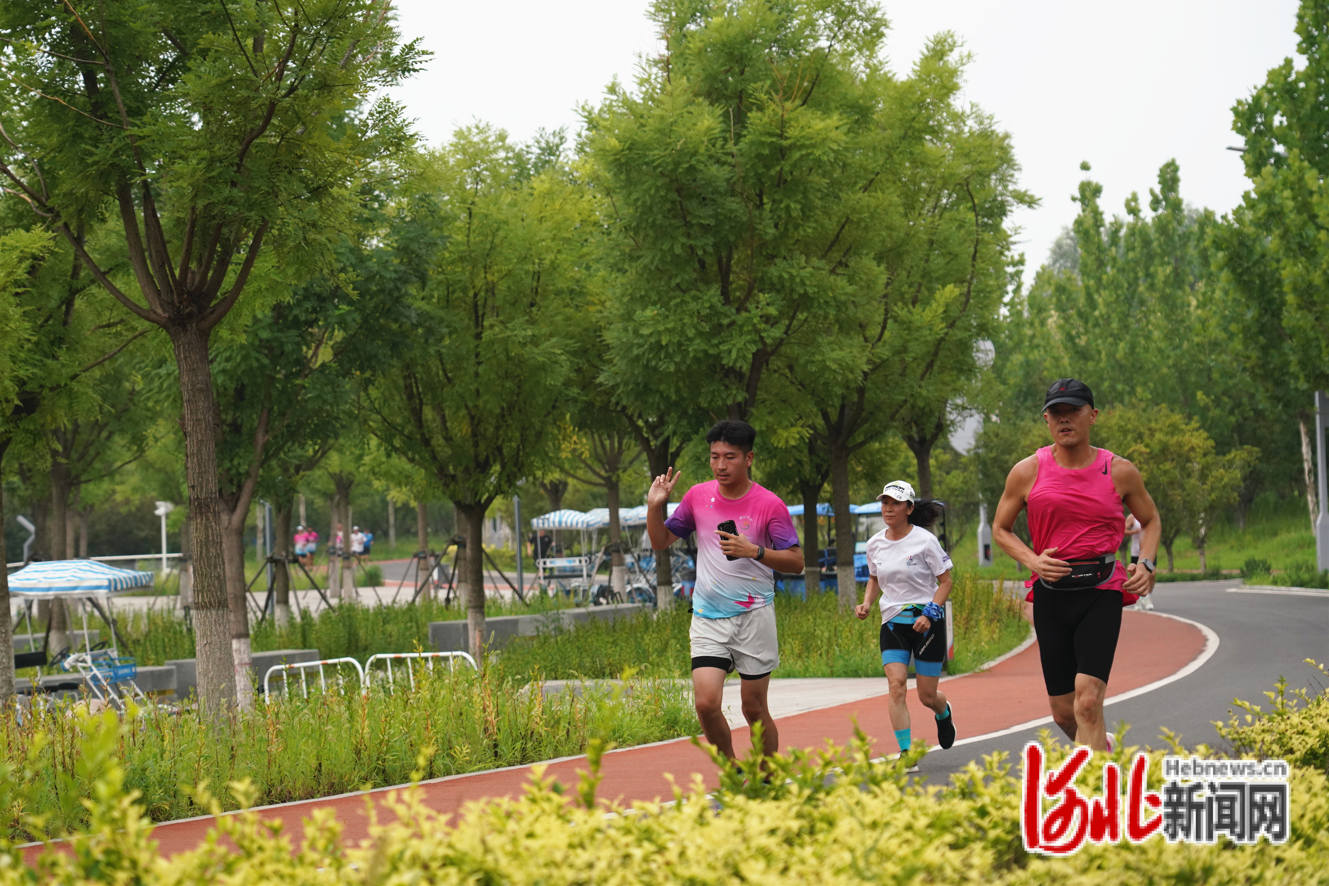 “微光晨跑”活动现场。