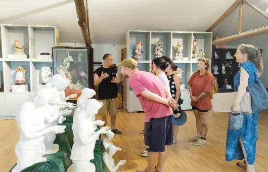 珠山区雕塑瓷厂洋景漂服务站 打造“洋景漂”温暖的家