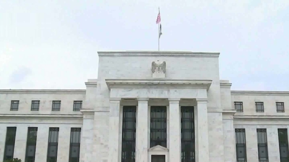 穆迪下调评级凸显美国金融体系压力