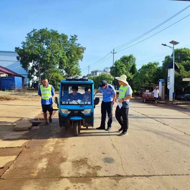进贤县钟陵乡开展道路交通安全整治“百日攻坚”行动