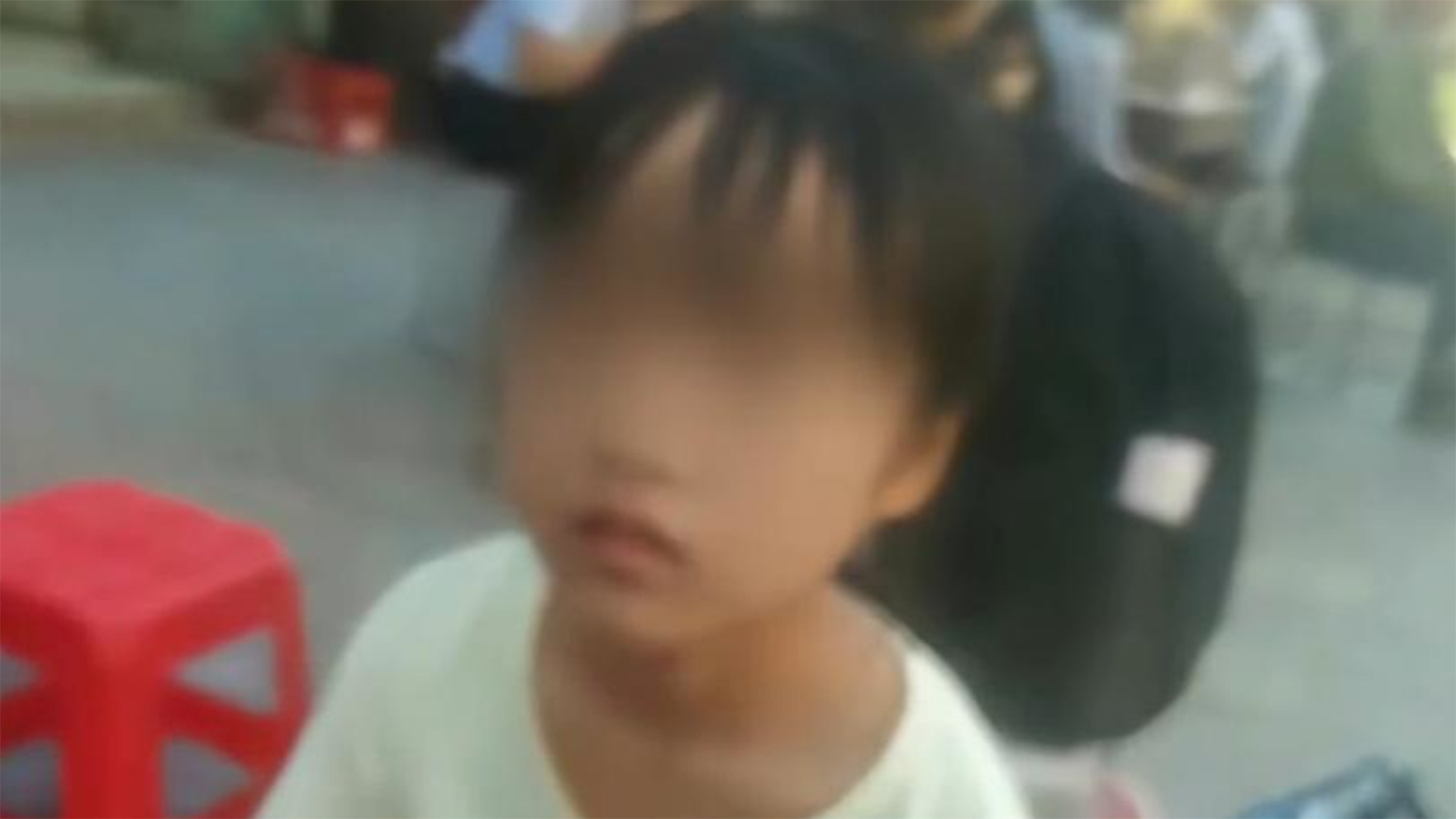 男孩杀害邻居11岁女孩抛尸湘江，称被骂后心生报复，村委：嫌疑人已被警方控制，未满14岁