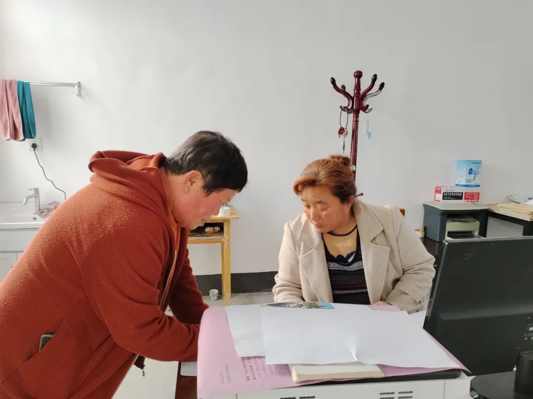 村民领取流转收益