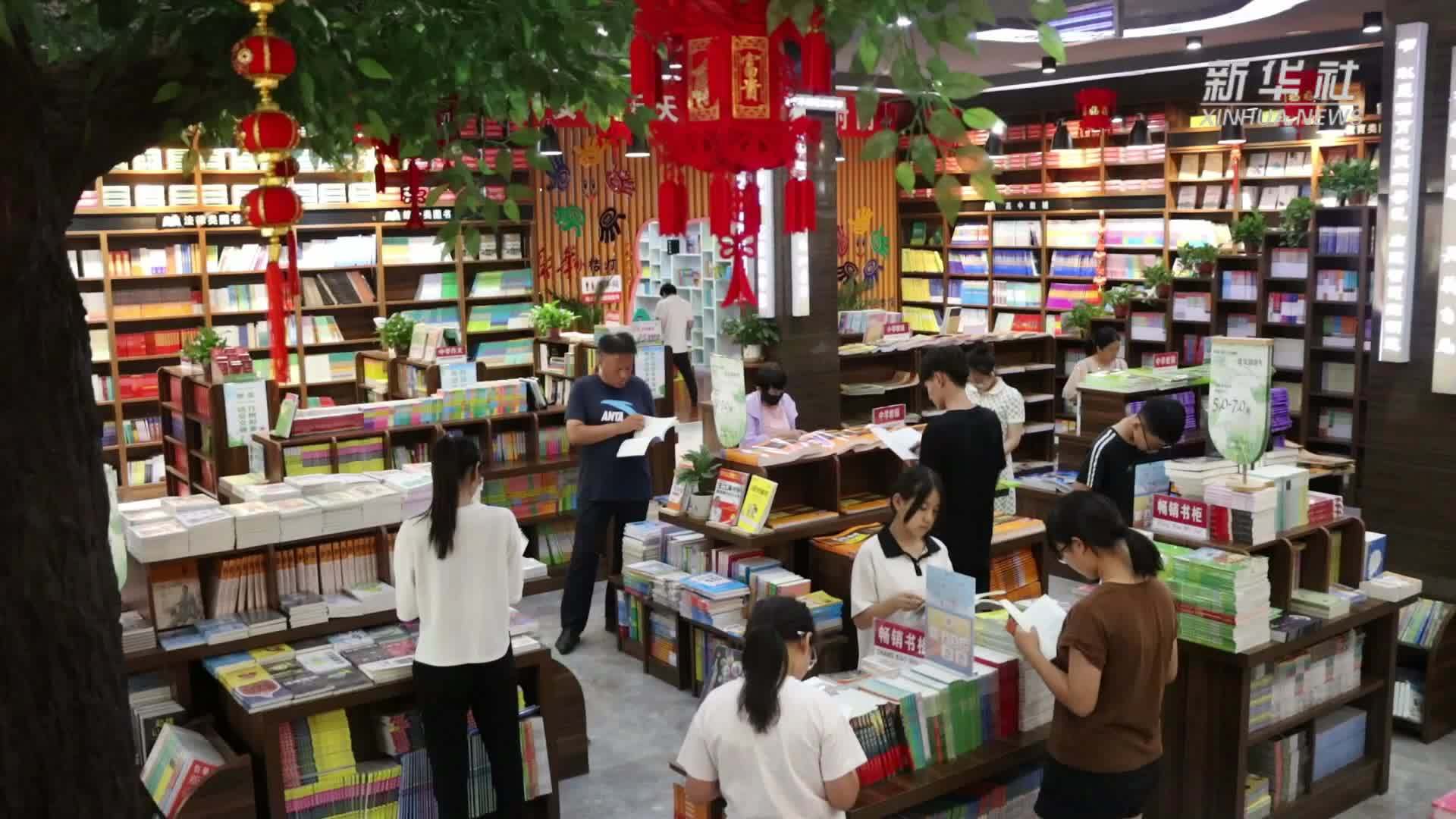 河北隆尧:遨游书海 清凉一夏_凤凰网资讯_凤凰网