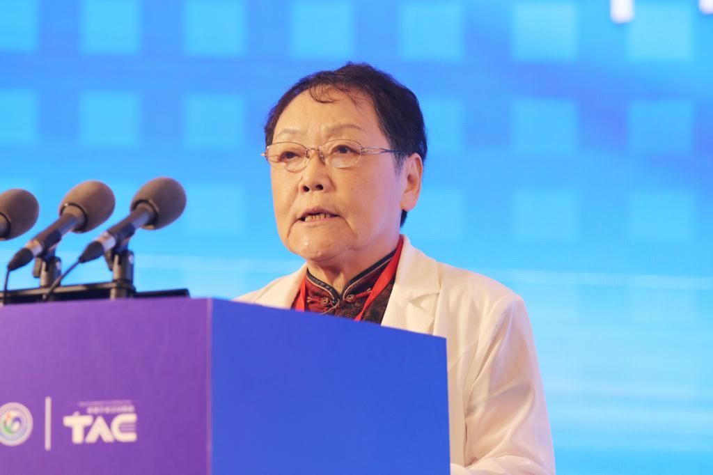 邱爱慈院士作报告