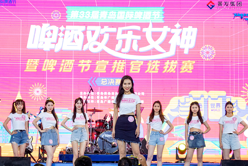 青岛小嫚韩如意摘啤酒节史上首位“啤酒欢乐女神”桂冠