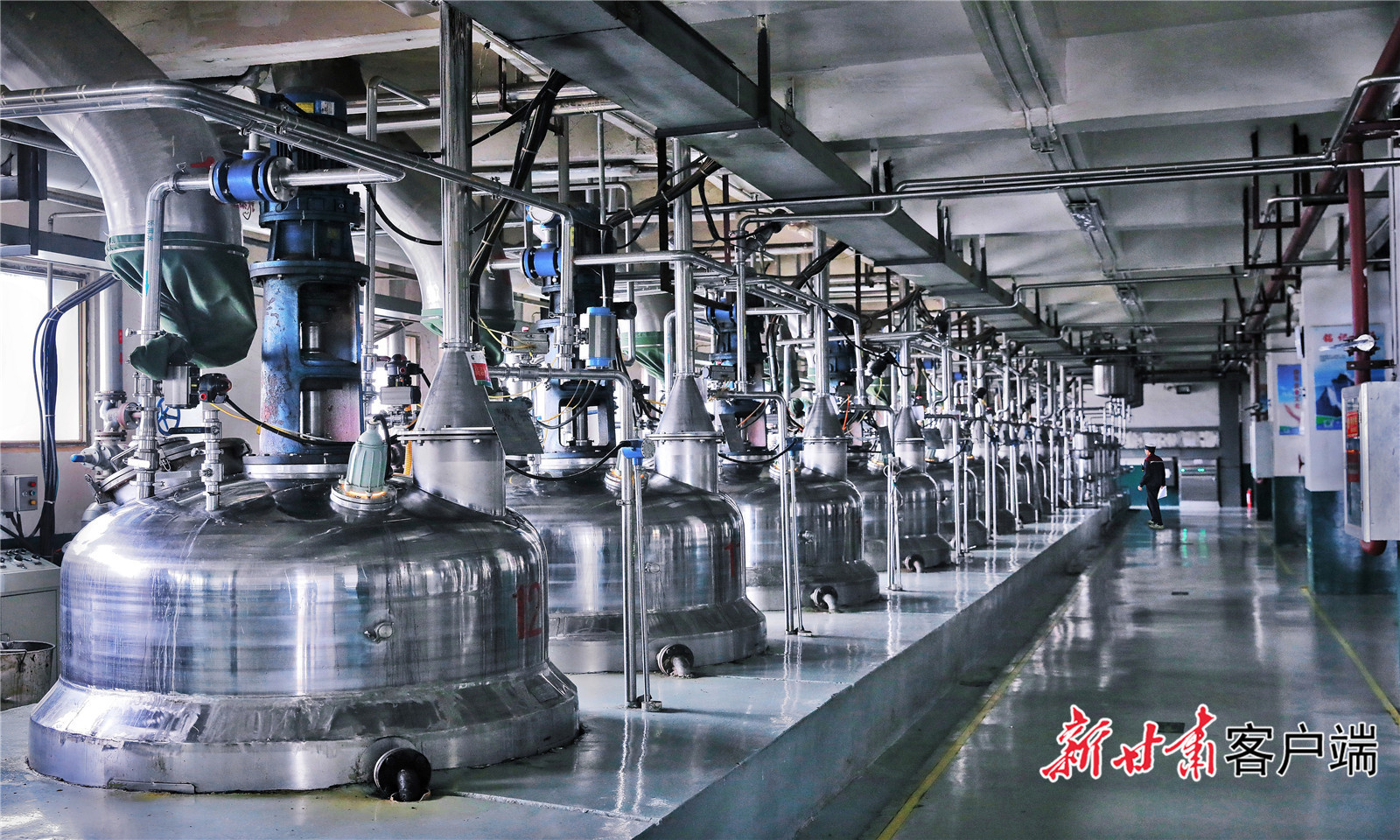 陇西一方制药有限公司中药自动化提取生产线 新甘肃&middot;甘肃日报通讯员 贺双建 摄