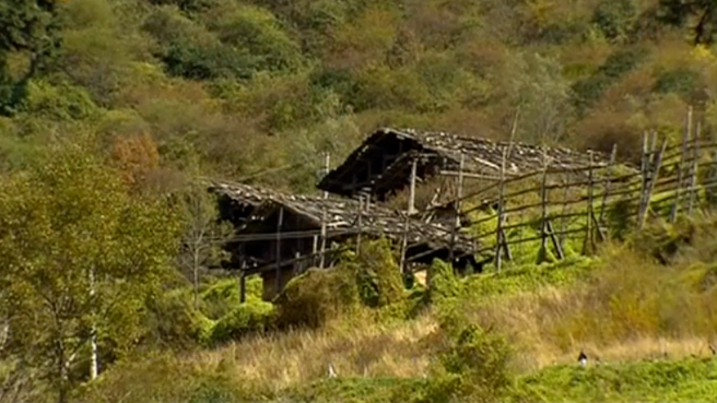 古老的白马民居：一部分在地震中坍塌，掩埋着白马人的依恋