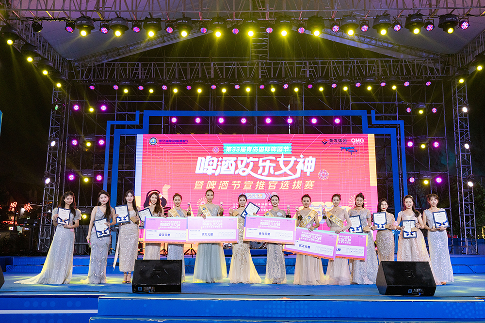 青岛小嫚韩如意摘啤酒节史上首位“啤酒欢乐女神”桂冠