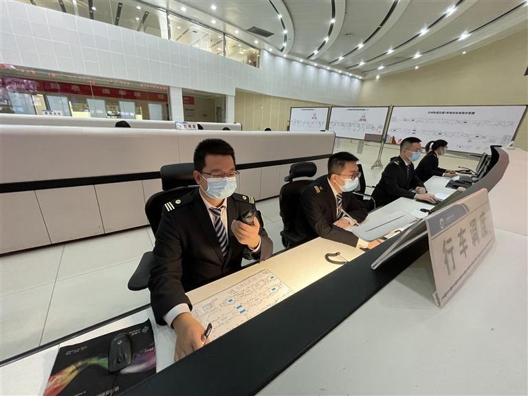 地铁指挥大厅 李昕 摄