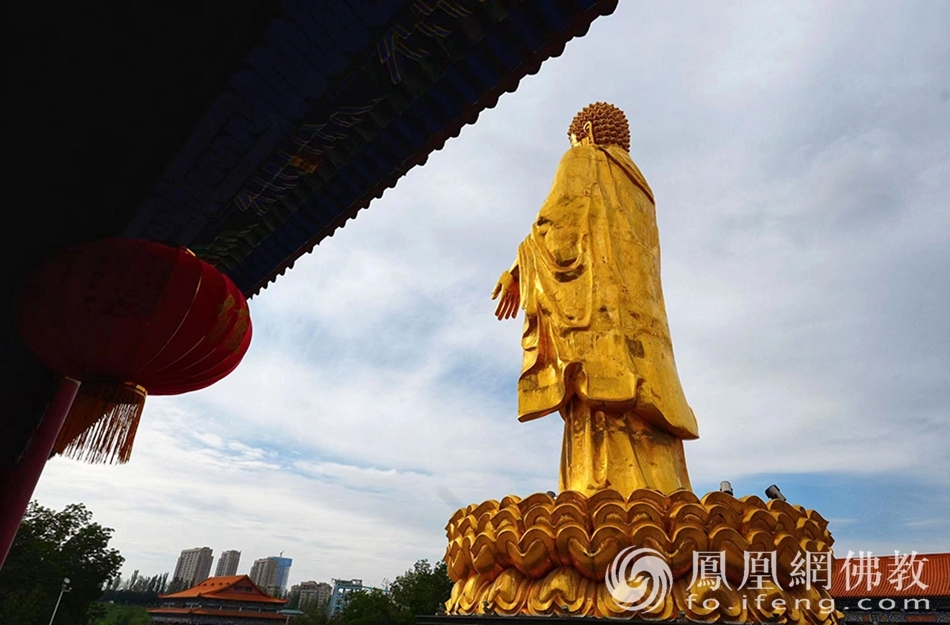 打卡乌鲁木齐红光山大佛寺:近距离感受西北第一大佛的庄严神圣