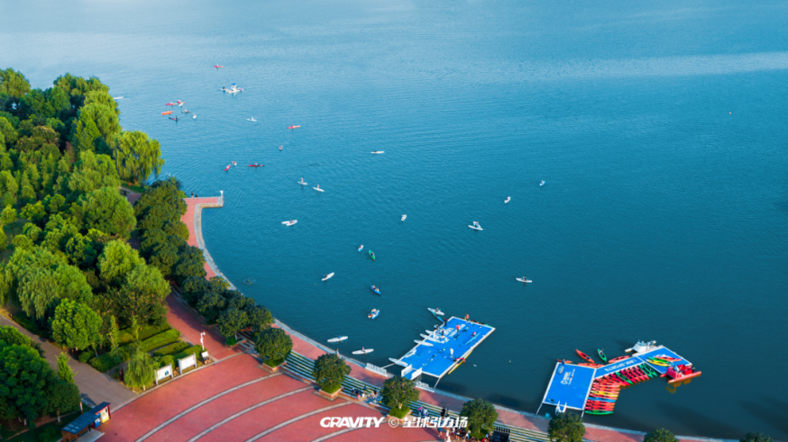 河清岸绿好风光！走，出门散步去